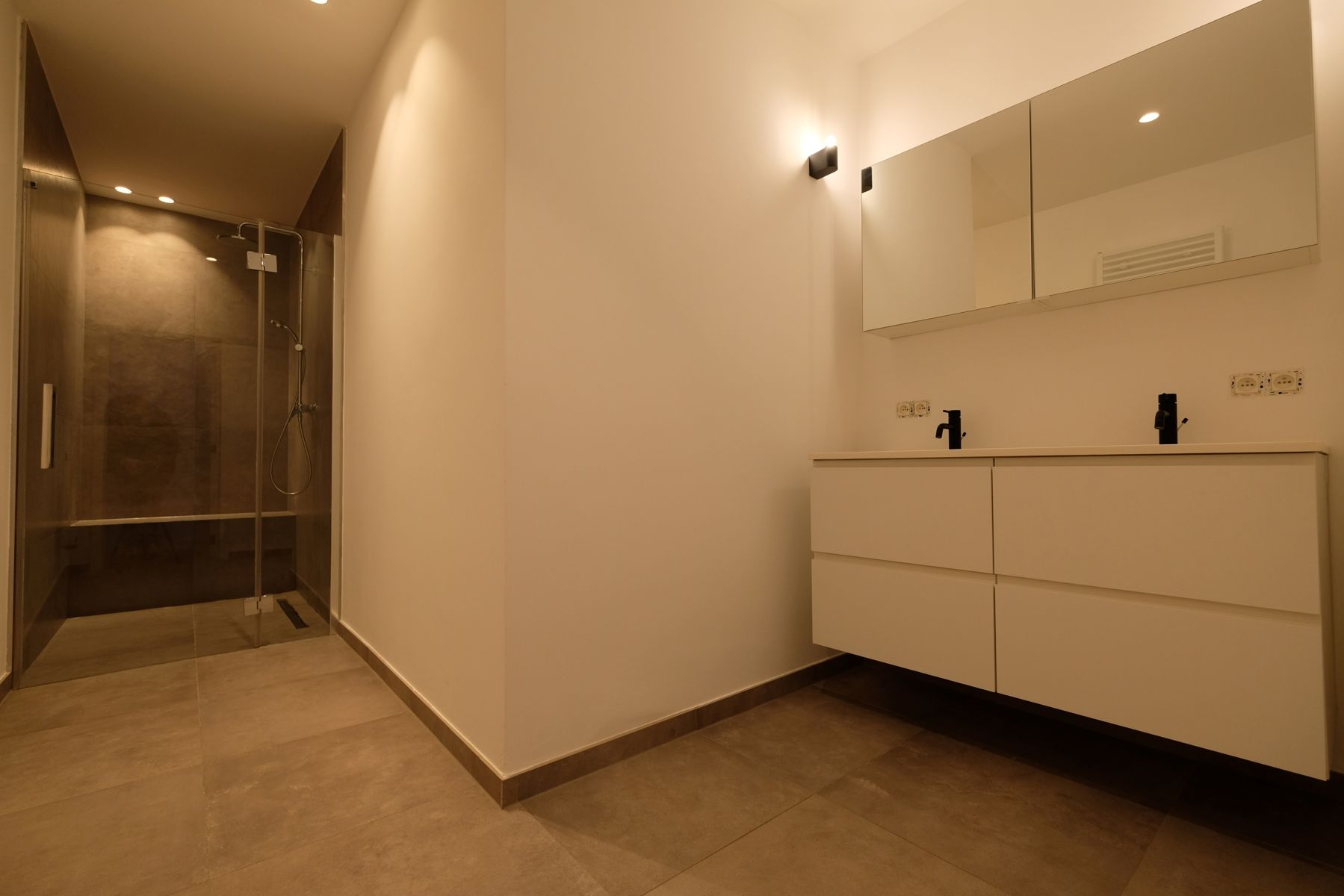 Gemoderniseerd, centraal gelegen appartement foto 5