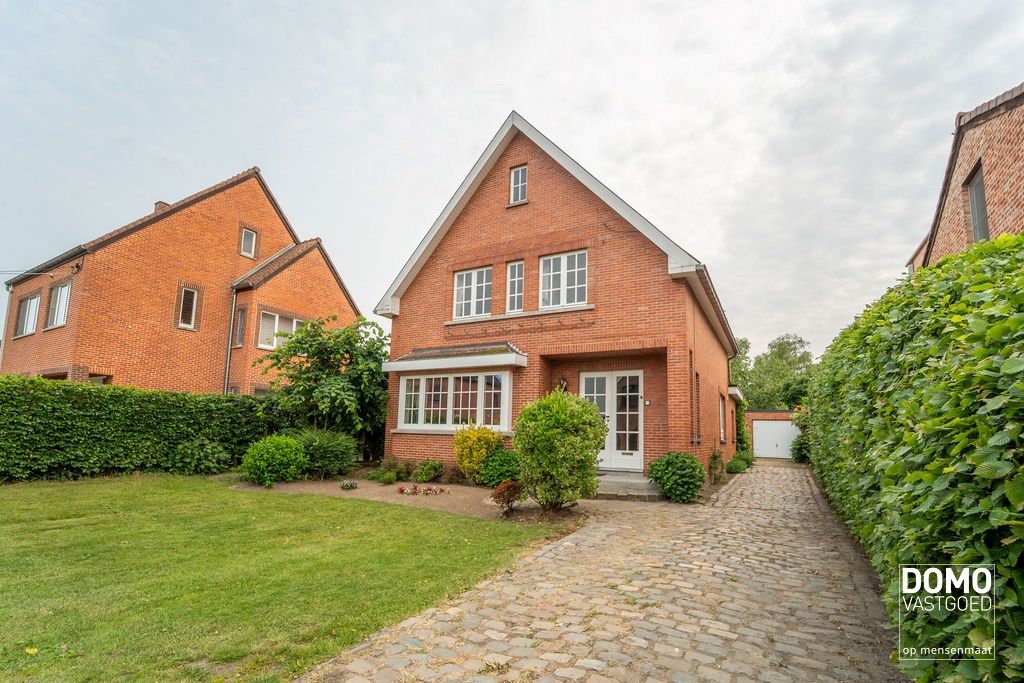 Hoofdfoto van de publicatie: CHARMANTE TE RENOVEREN WONING MET 4 SLAAPKAMERS OP EEN PERCEEL VAN 13A TE HASSELT (KURINGEN)