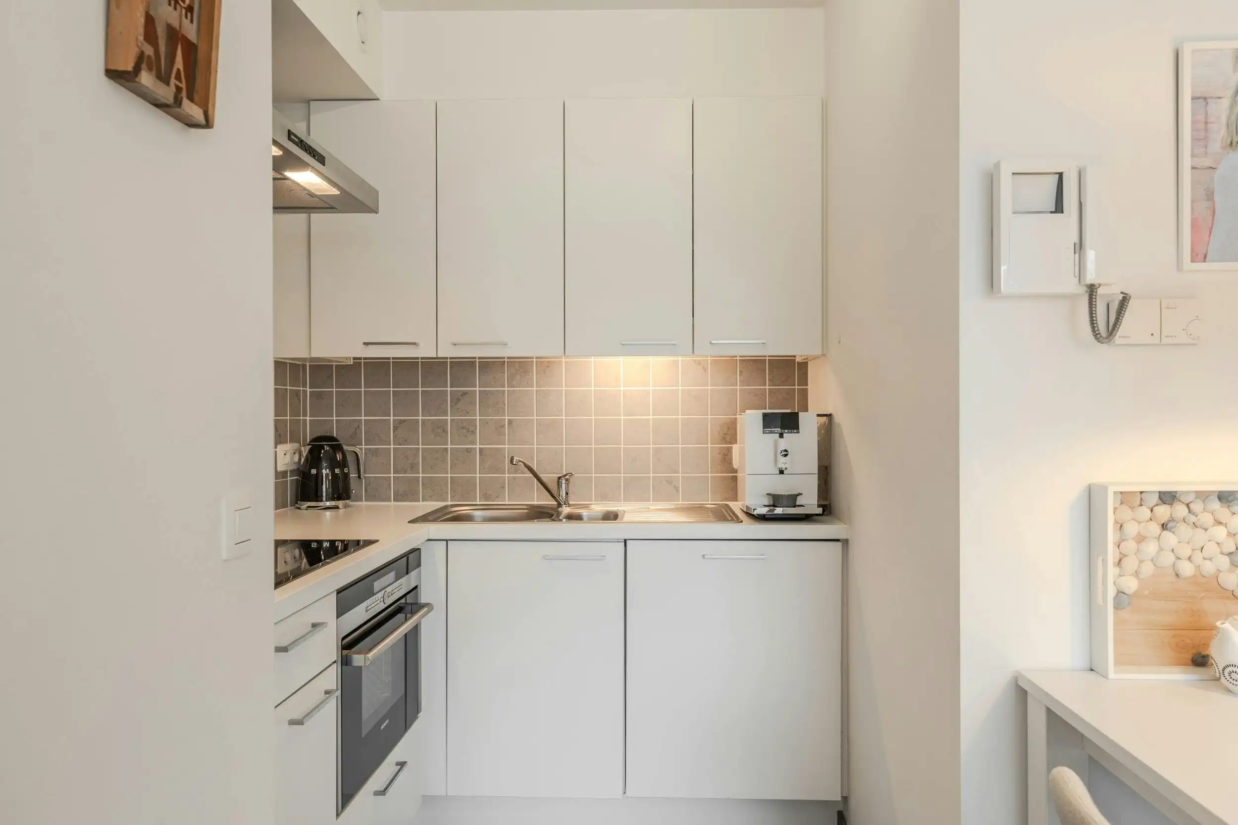 Instapklaar appartement vlak achter de vernieuwde Zeedijk! foto 8