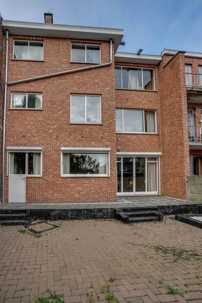 Ruime moderne herenwoning nabij het centrum van Sint-Truiden foto 28