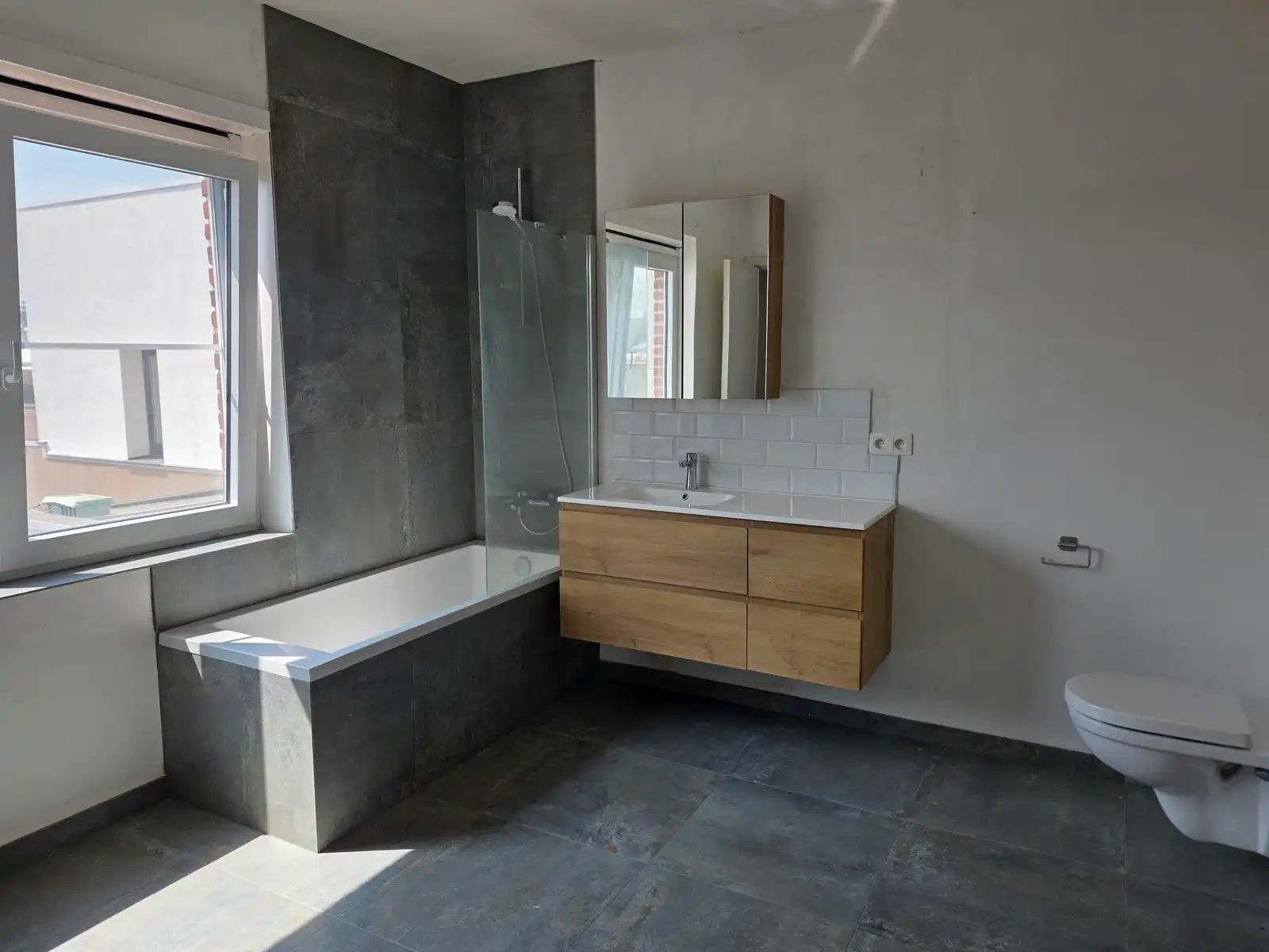 Aangename woning met 2 slaapkamers! foto 9