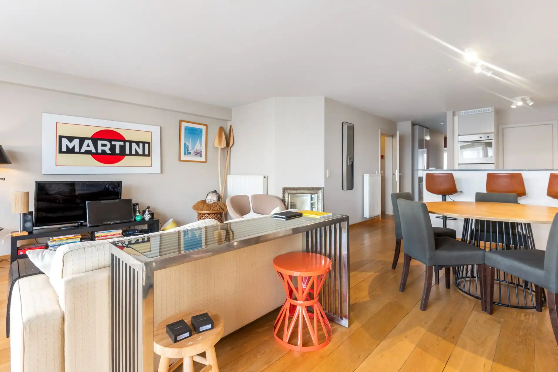 Recent en modern appartement met 2 slpk. gelegen op de belangrijkste winkelstraat van Knokke op wandelafstand van de zeedijk.  foto 3