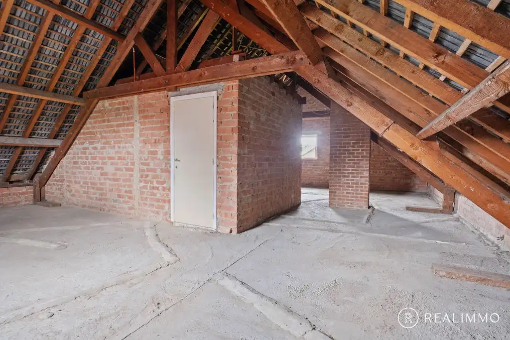 Te renoveren alleenstaande woning met tal van troeven! foto 10