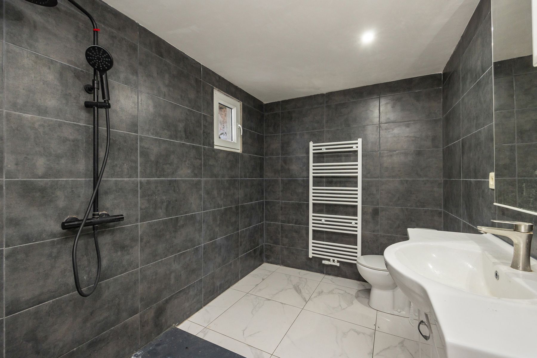 Leuk huis met koer in rustige buurt foto 7
