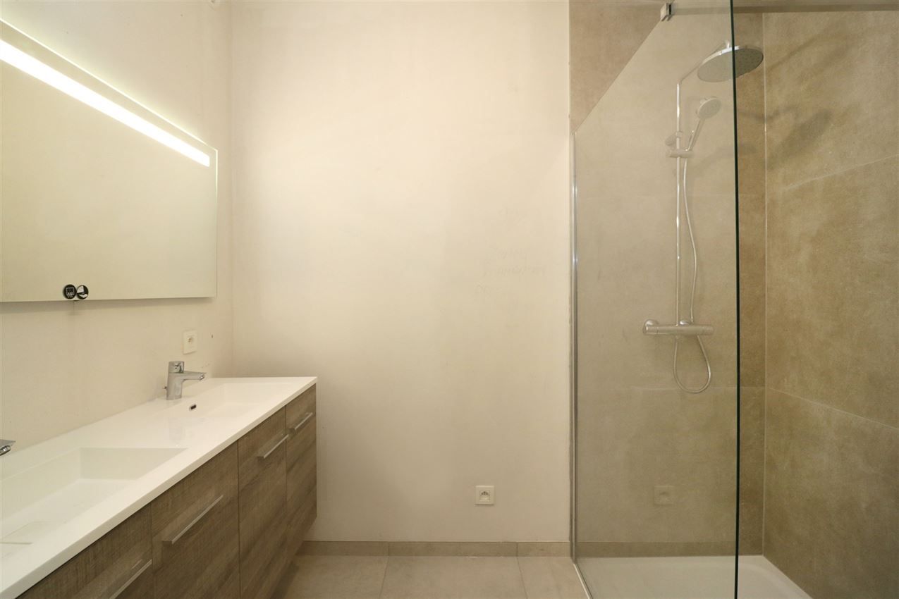 splinternieuw, gelijkvloers, ruim terras, 2 slpk foto 16