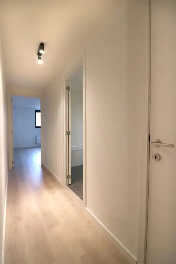 Gelijkvloers appartement met 2 slpk., terras en autostaanplaats foto 9
