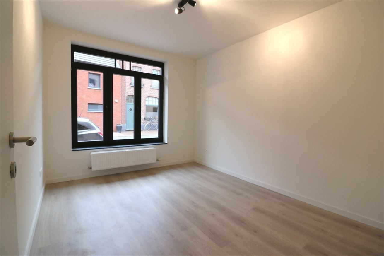 Gelijkvloers appartement met 2 slpk., terras en autostaanplaats foto 9
