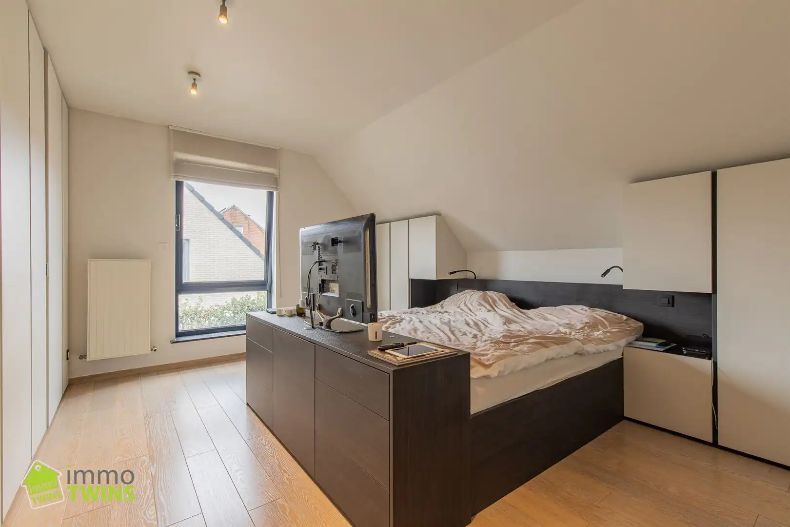 Prachtige instapklare open bebouwing te huur met afgesloten tuin en dubbele garage foto 23