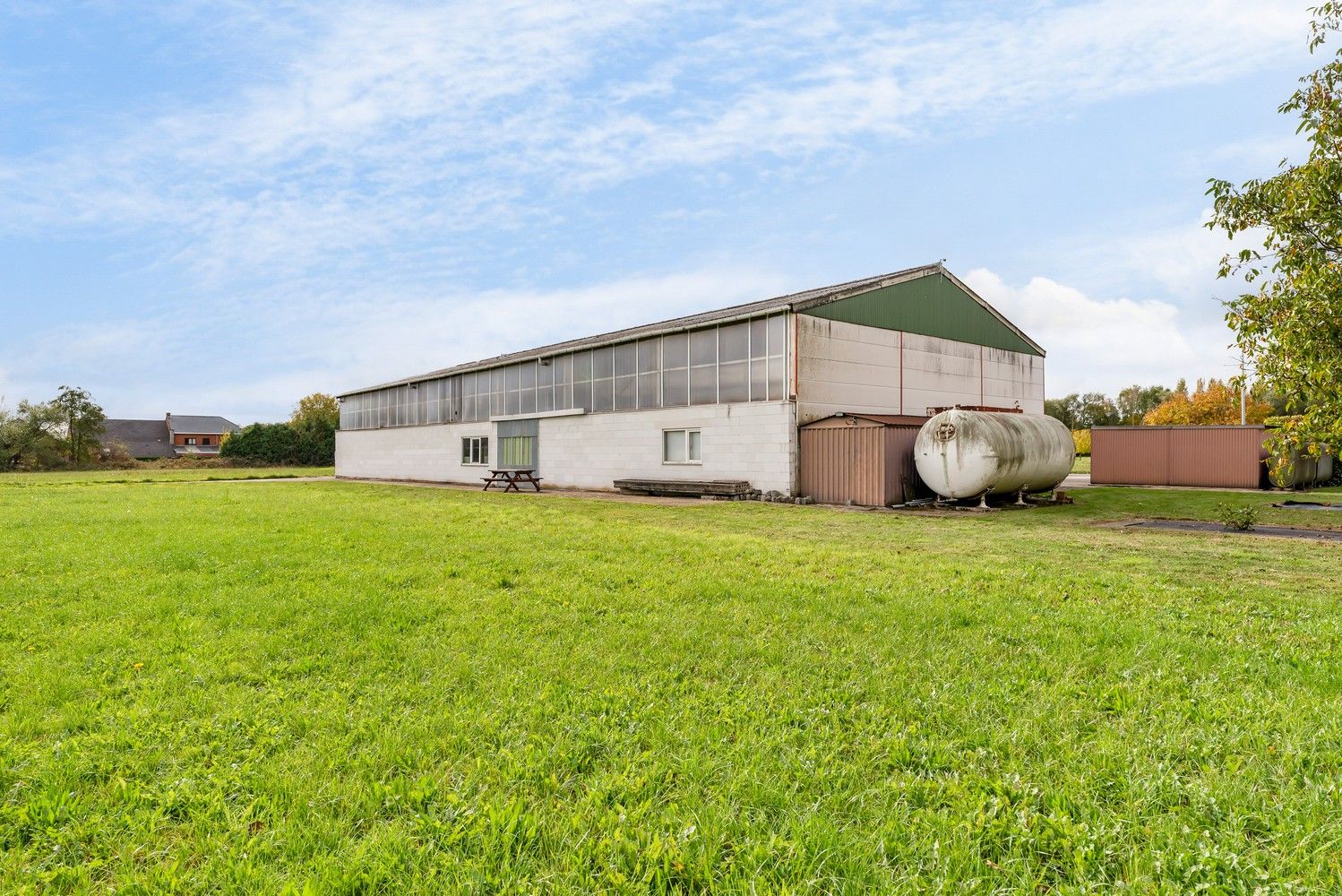 Ruime open bebouwing met loods en garages op ca. 1,7 ha – landelijke ligging in agrarisch gebied. foto 28