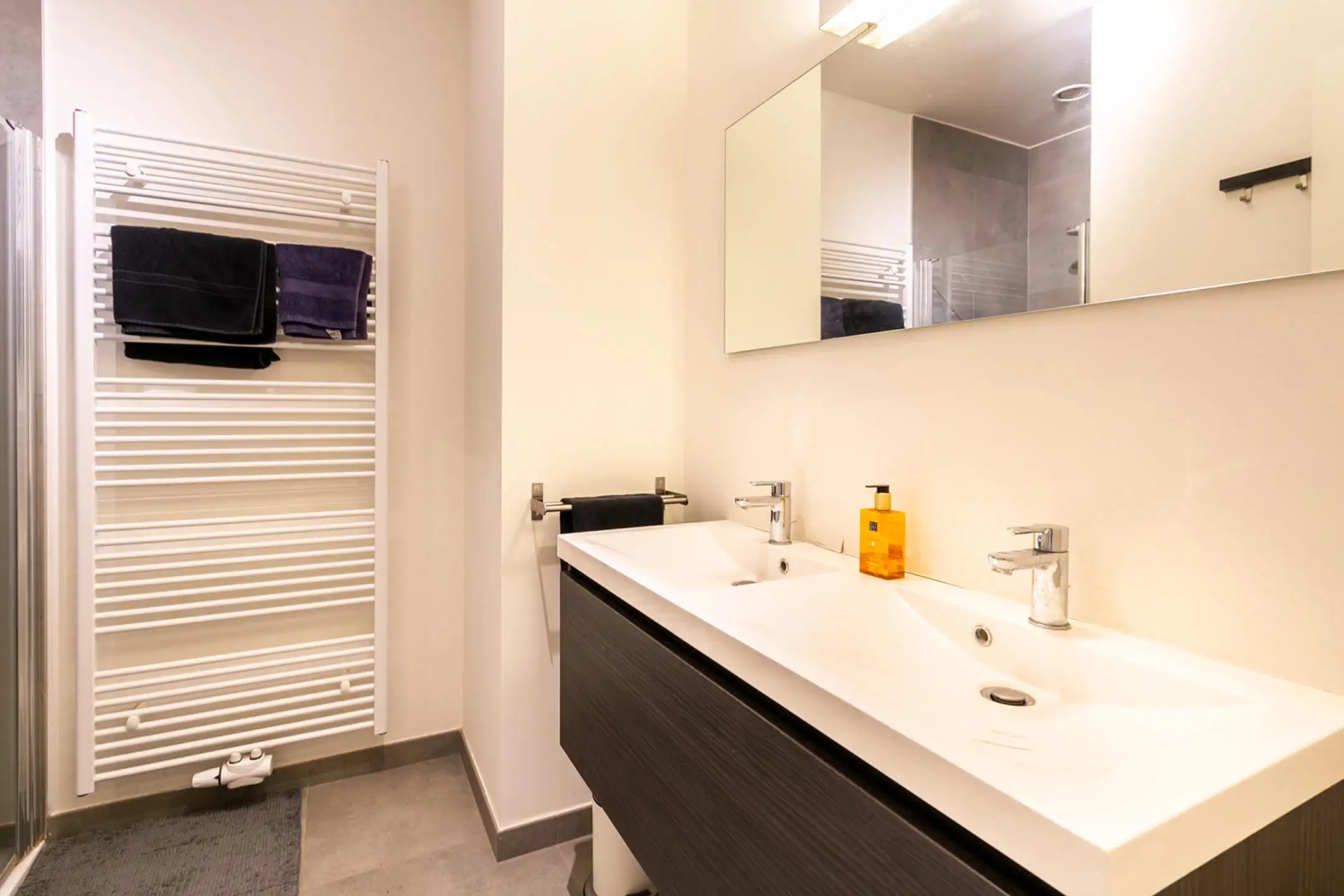 Bemeubeld éénslaapkamerappartement op Nieuw Zuid te huur foto 9