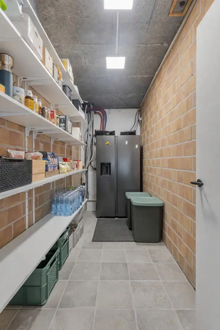 Luxe woning met binnenzwembad en perfect afgescheiden handels- of verhuurgedeelte foto 6