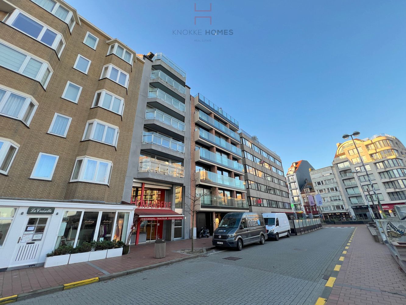 ()=>{if(producerUpdateValueVersion(node),producerAccessed(node),node.value===ERRORED)throw node.error;return node.value} Van Bunnenplein 25/21 - 8300 Knokke-Heist