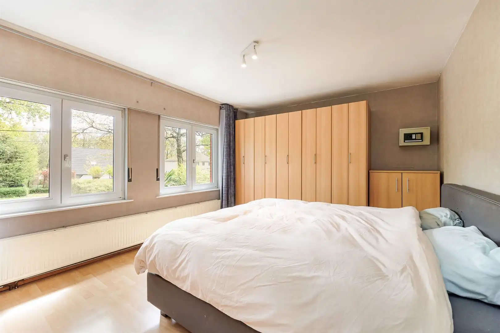 Ruime, lichte woning met garage & oprit op centrale ligging foto 15