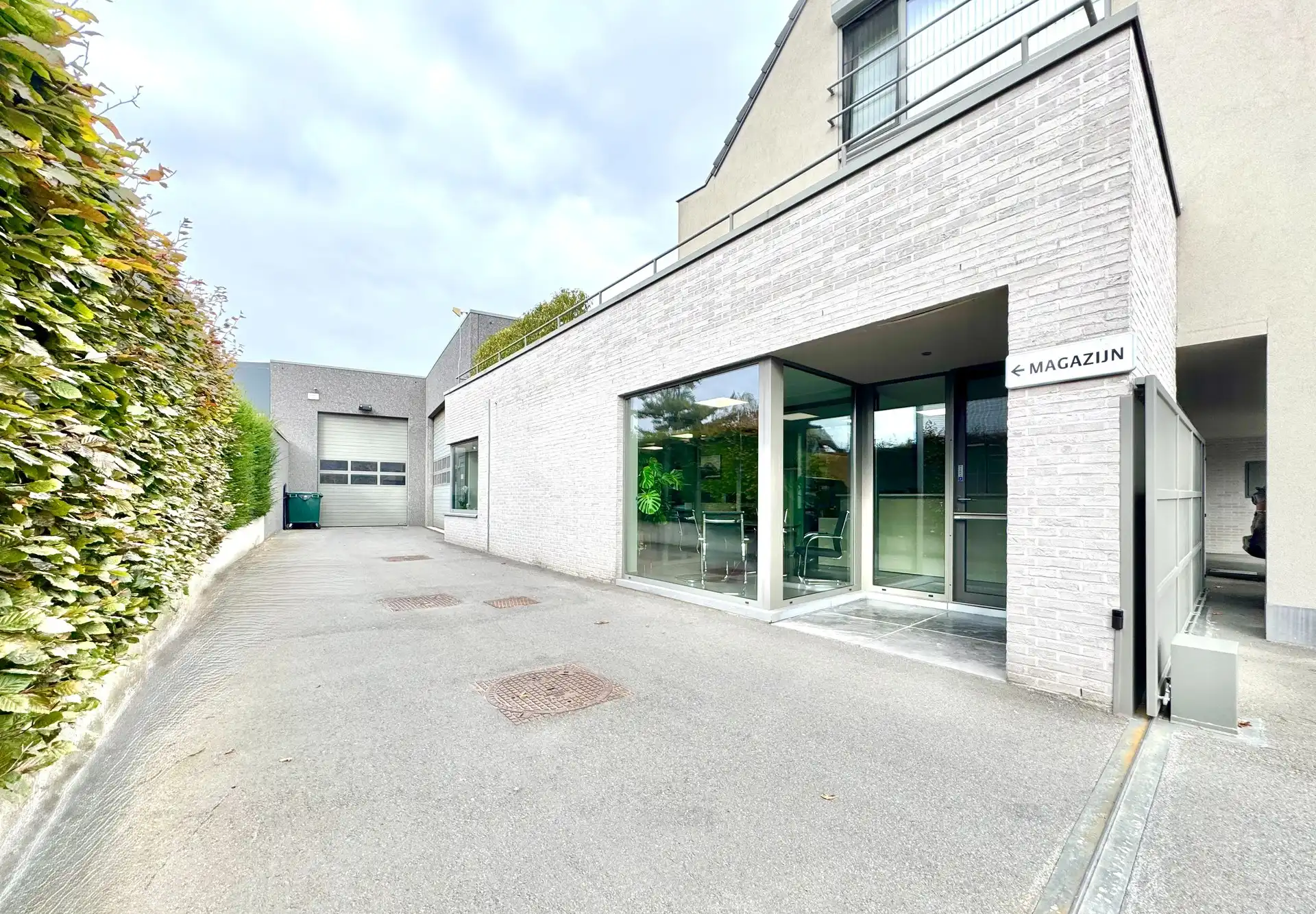 MAGAZIJN-CONSTRUCTIEHAL | KANTOOR | TRIPLEX APPARTEMENT | 1.147 M² foto 2