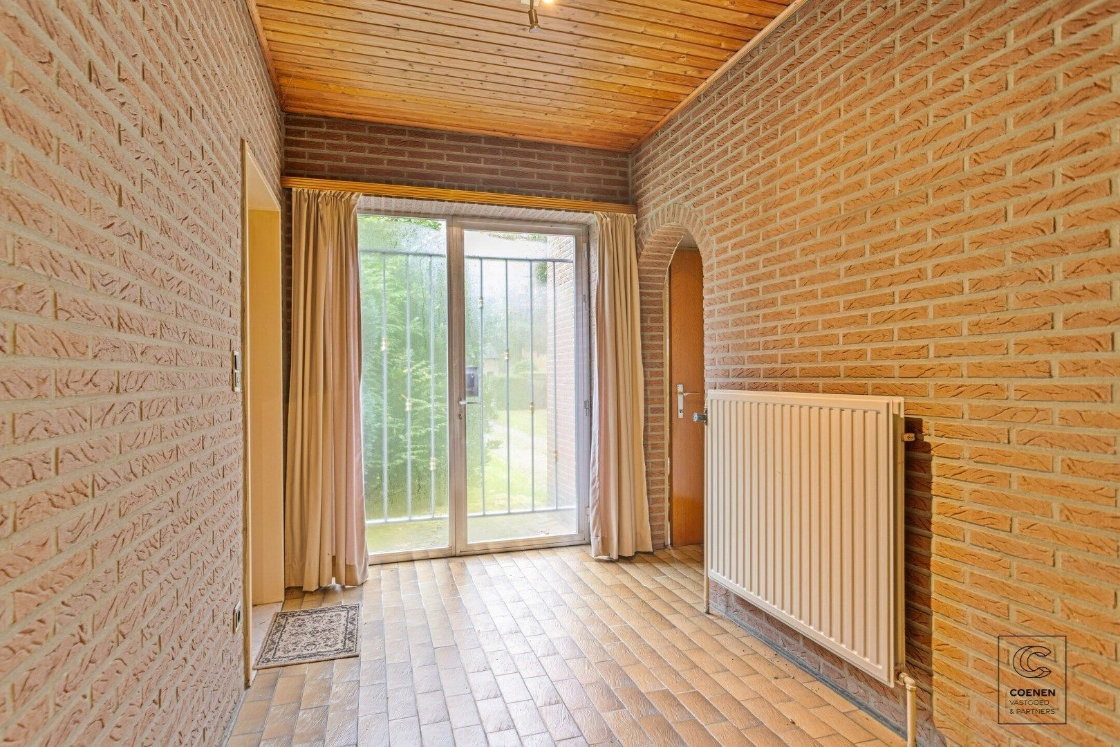 Unieke kans in Westmalle: te renoveren woning met 4 à 5 slpk' s, 236 m² bew. opp. op perceel van 3.990 m²! foto 2