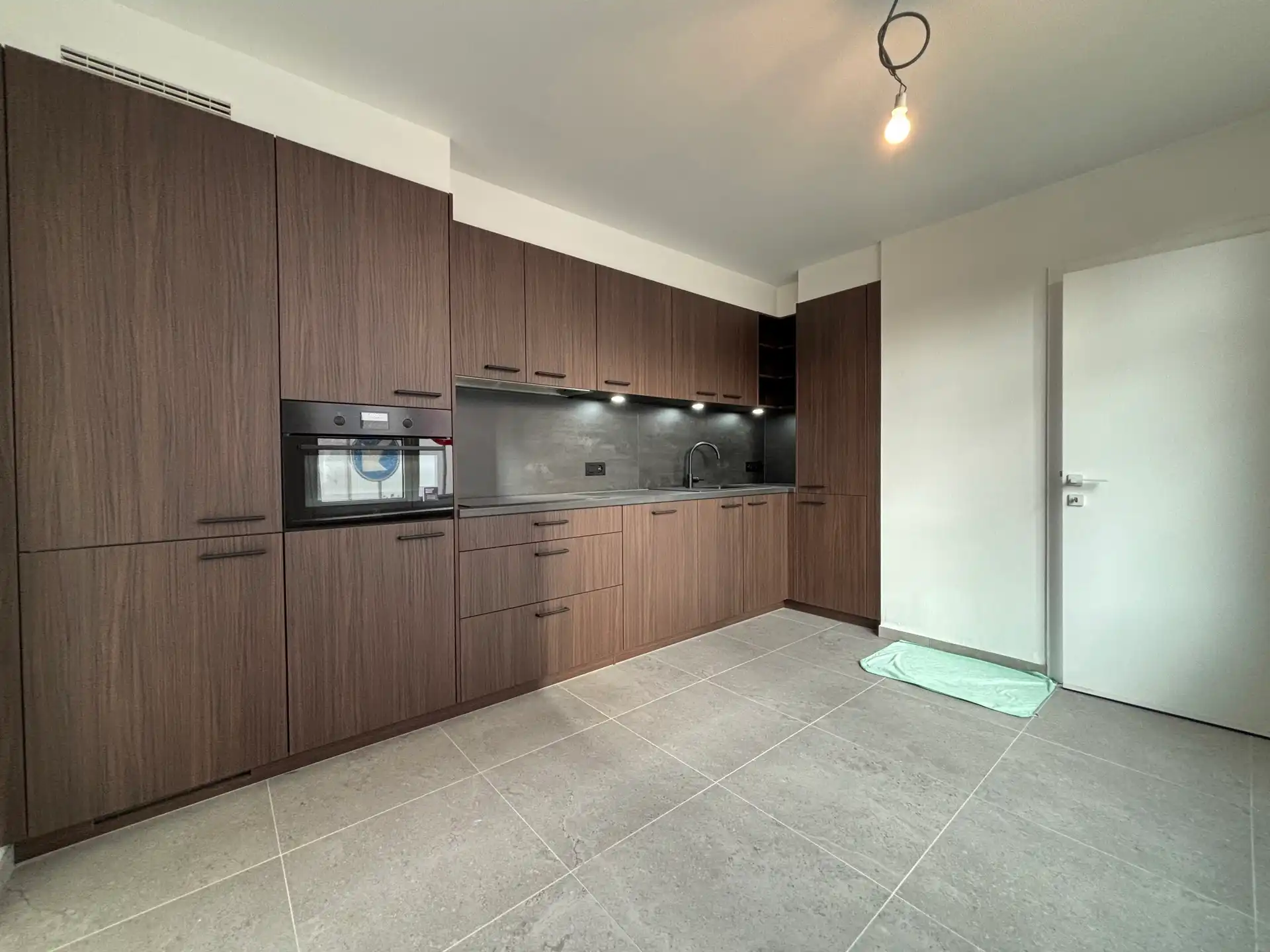 Ruime halfopen bebouwing met 4 slaapkamers en tuin foto 9