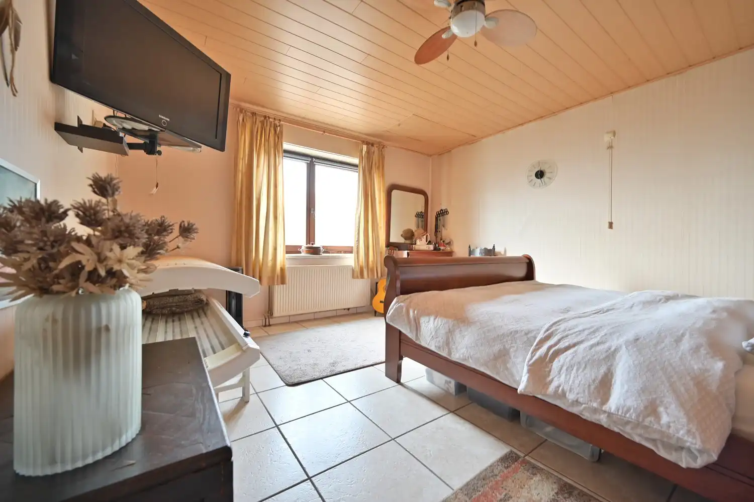 Woning met bedrijfshal op volledig omheind perceel foto 20