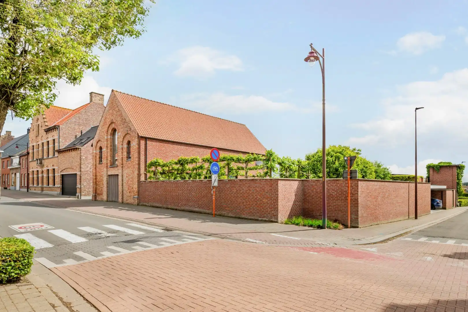 Karaktervolle villa met 3 slaapkamers, zwembad, garage en carport in Moorslede foto 2