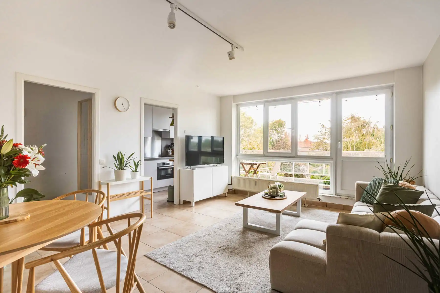 Instapklaar appartement met terras en prachtig uitzicht! foto 11