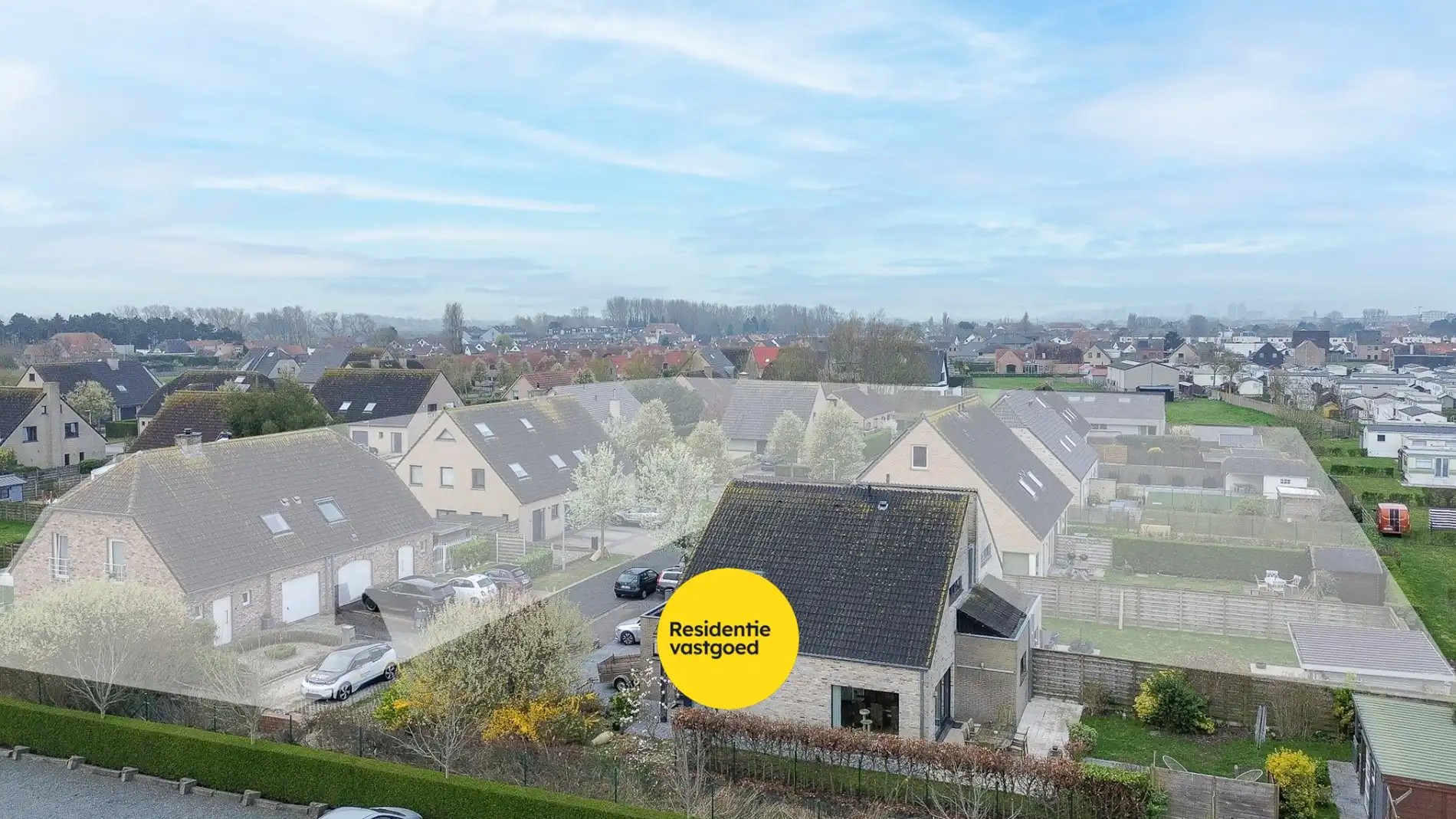 Instapklare halfopen woning met 3 slaapkamers en zonnige tuin in Vosseslag, vlakbij bos en duinen foto 2