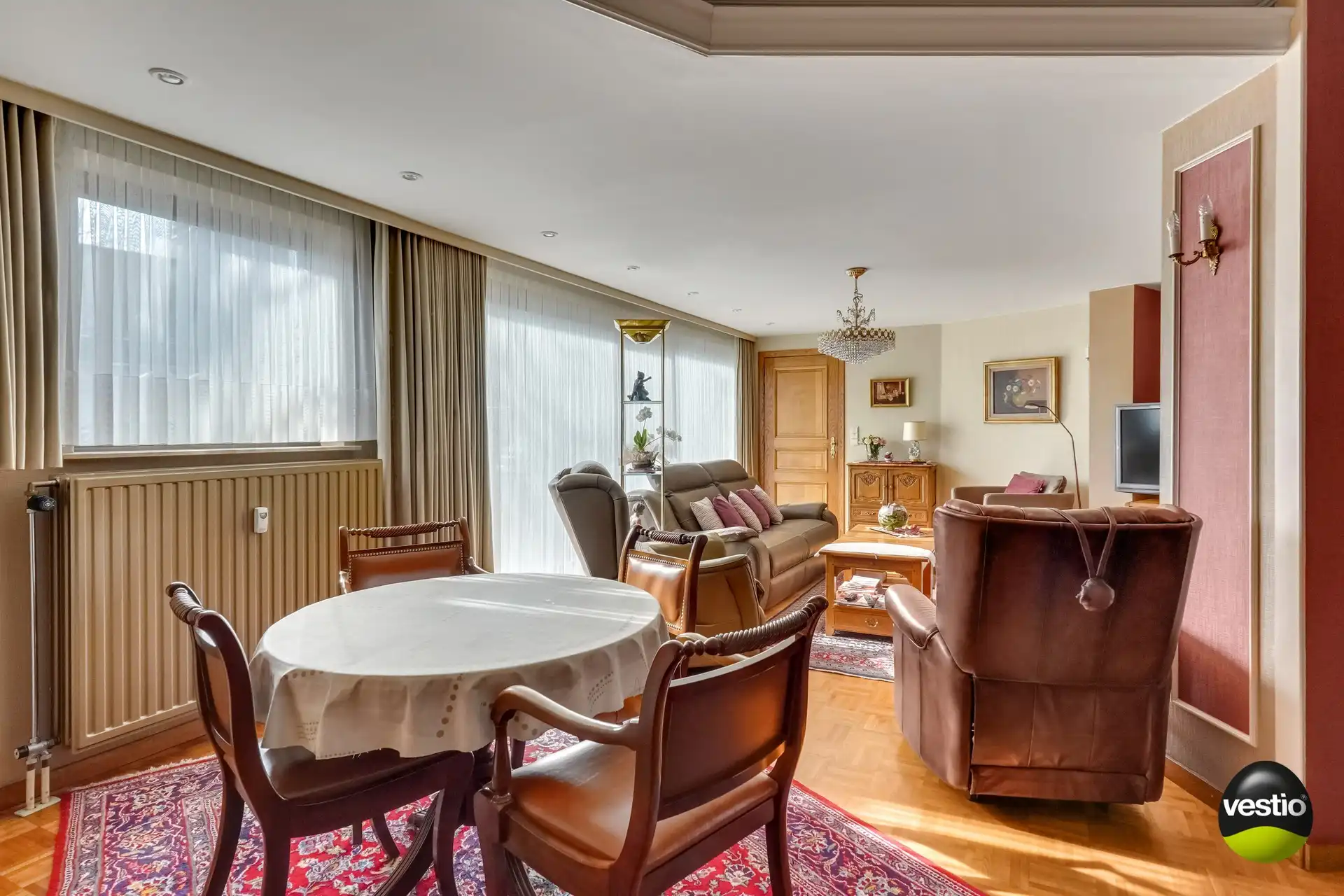 GELIJKVLOERS APPARTEMENT 3 SLAAPKAMERS 171 M² + HANDELSRUIMTE + TUIN + 5 GARAGES + ZOLDER foto 18