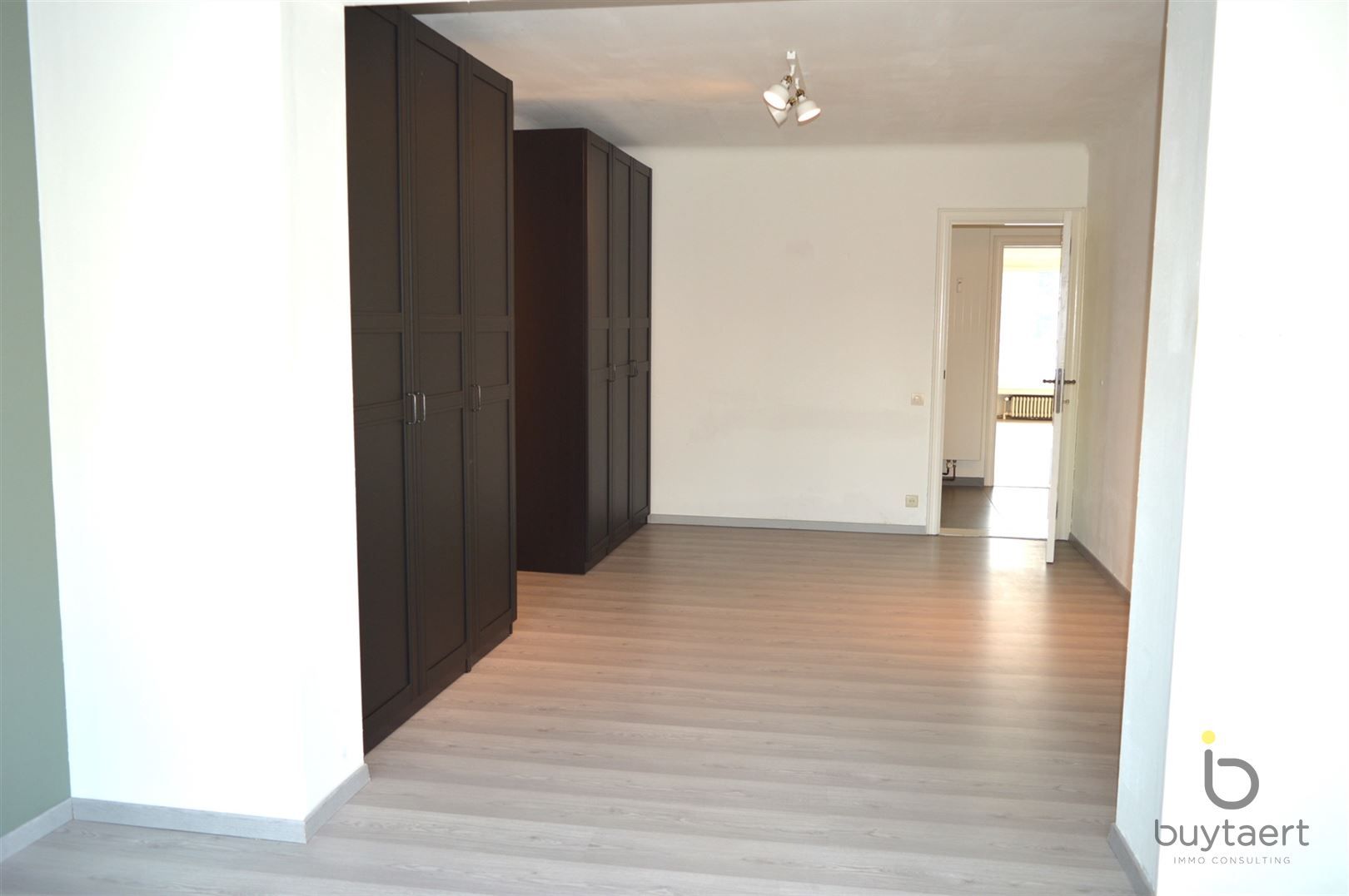 Gerenoveerd appartement te Deurne met staanplaats. foto 15