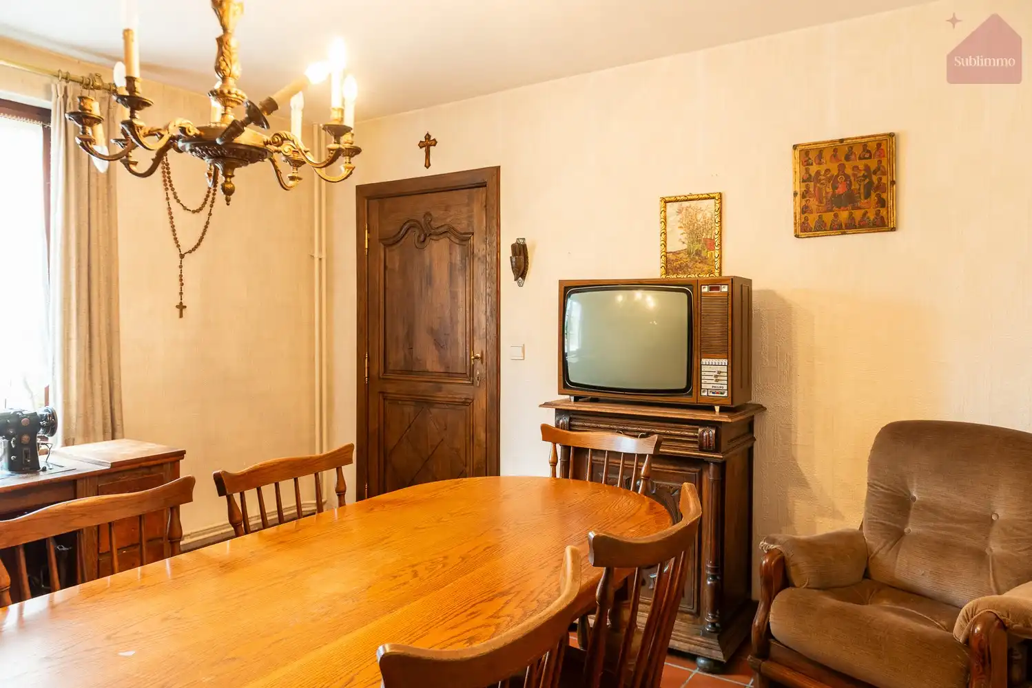 Ruime gezinswoning met 6 slaapkamers op een uitzonderlijk groot perceel van 21a 73ca foto 9