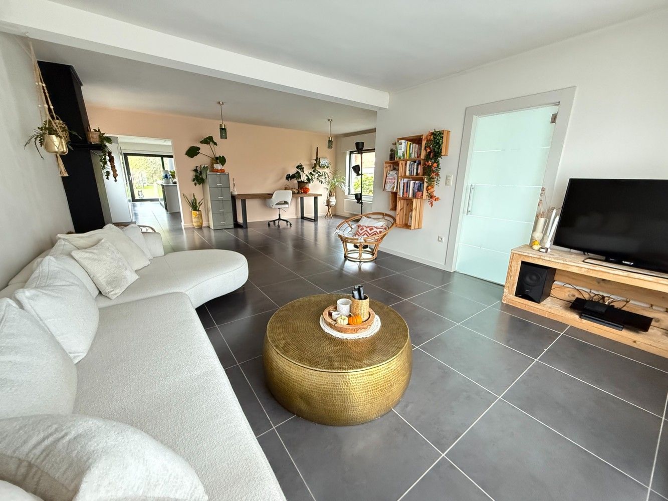 Instapklare woning met 3 Slpks en prachtige tuin foto {{pictureIndex}}