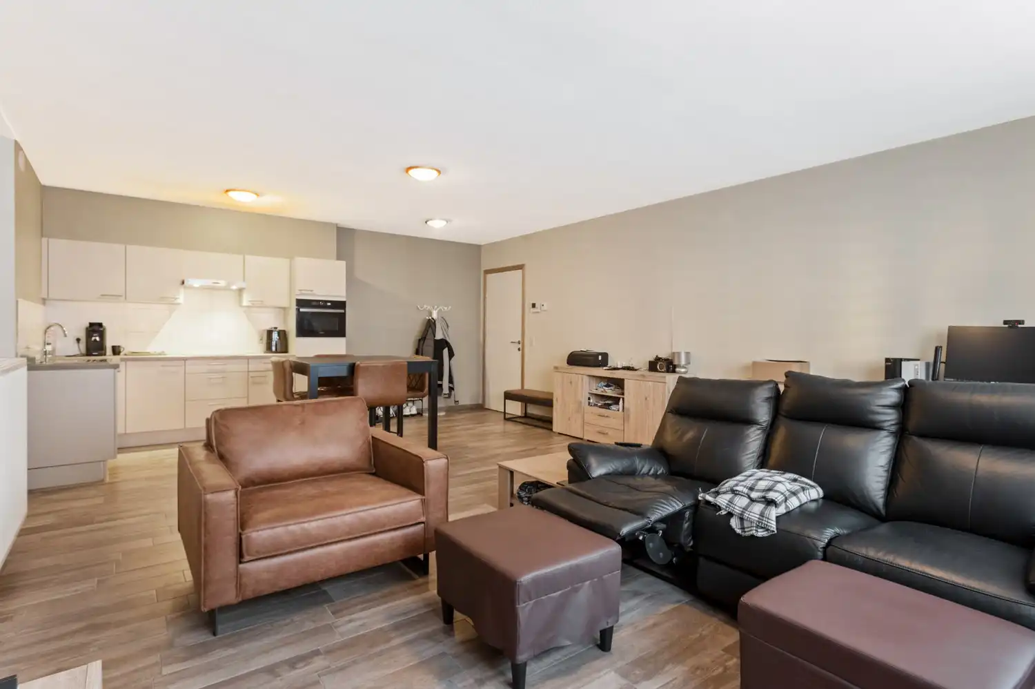 Instapklaar gelijkvloersappartement met 2 slaapkamers! foto 3