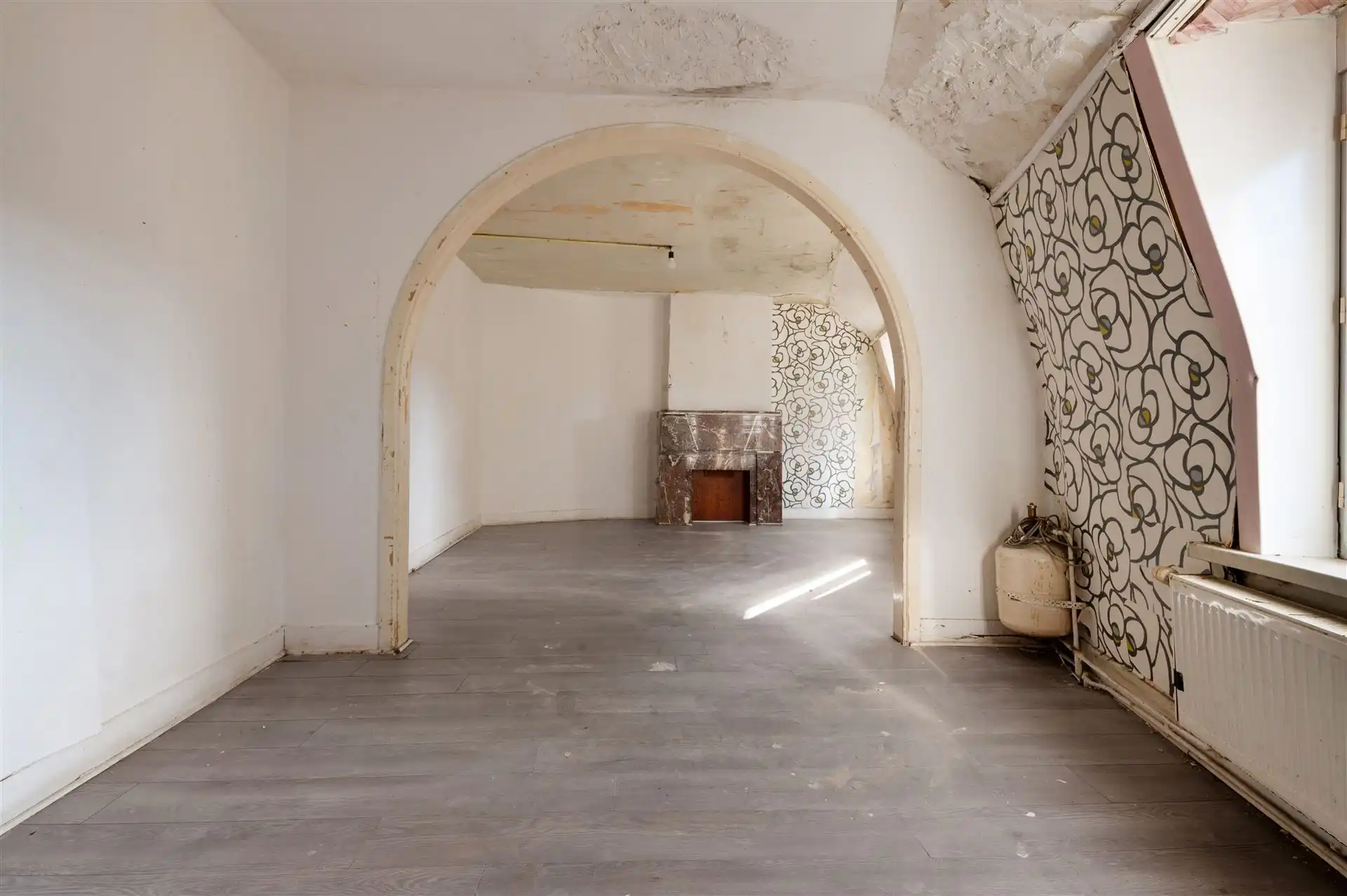 Renovatiepand met mogelijkheid tot 5 slpks op topligging! foto 8