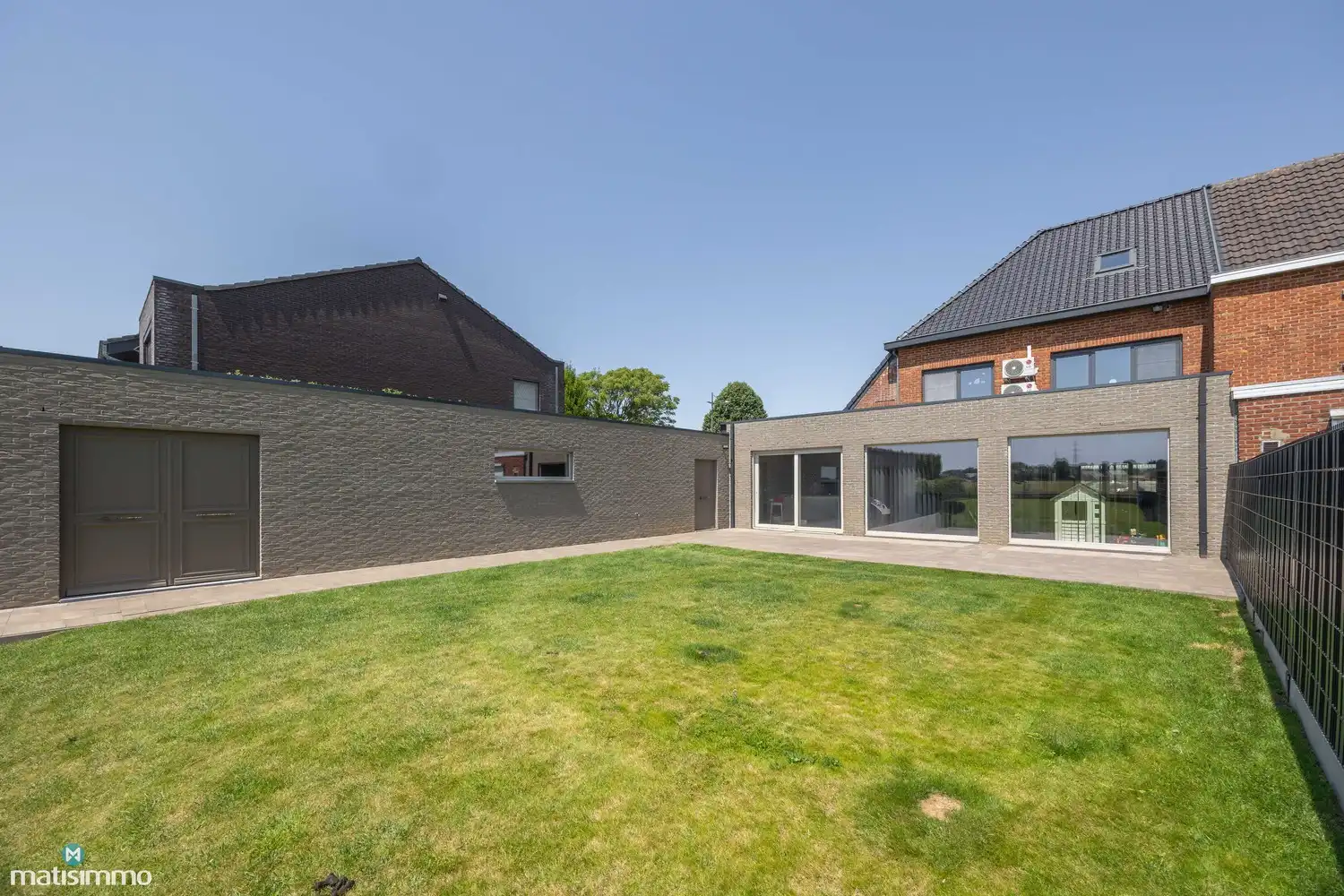 GROTENDEELS GERENOVEERDE EN ENERGIEZUINIGE GEZINSWONING MET ZUIDGERICHTE TUIN VAN 832M² EN GARAGE VAN 73 M² foto 32
