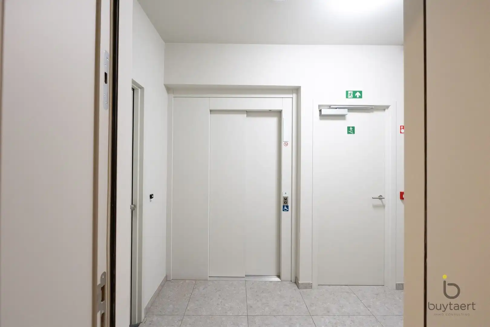 WONEN IN STIJL: een knap 2-slaapkamer appartement op de 3de verdieping met terras te Deurne-Zuid! foto 29
