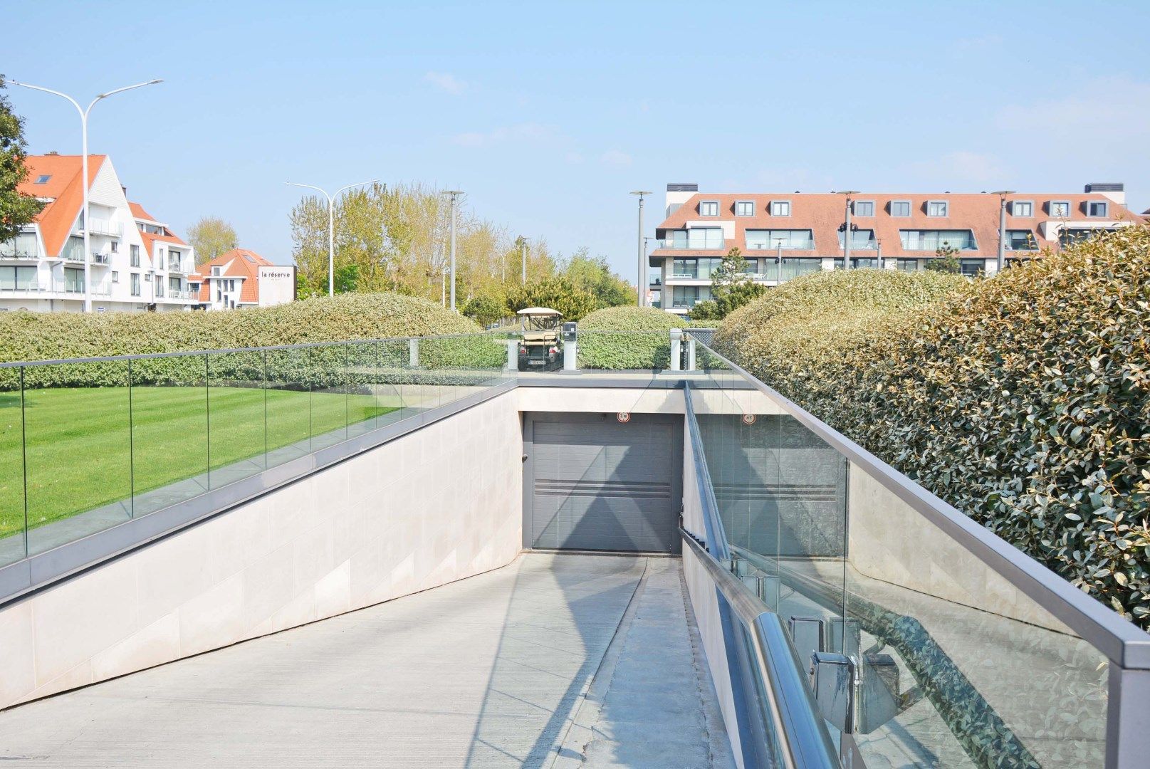 Dubbele garagebox te huur op jaarbasis nabij de Casino in Knokke foto 2