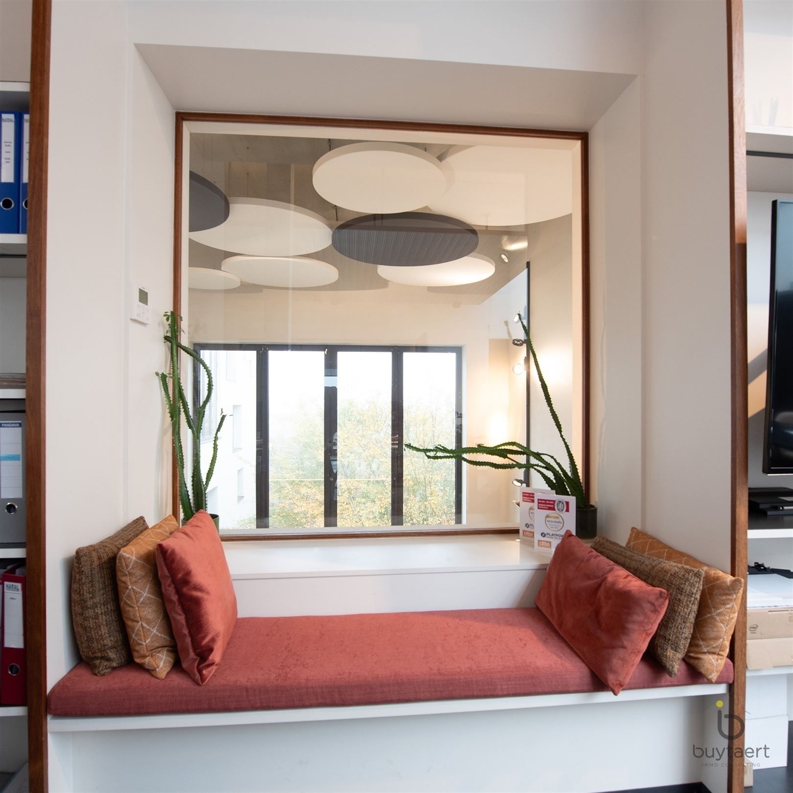 RUIM EN LICHTRIJK WONEN OP DE BOVENSTE VERDIEPING OP DE KANAALSITE VAN AXEL VERVOORDT foto 10