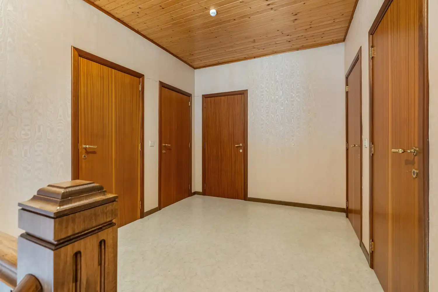 Te renoveren woning met vier slaapkamers, inpandige garage en noordwest georiënteerde tuin op een perceel van 6 are 78 ca te Begijnendijk ! foto 9