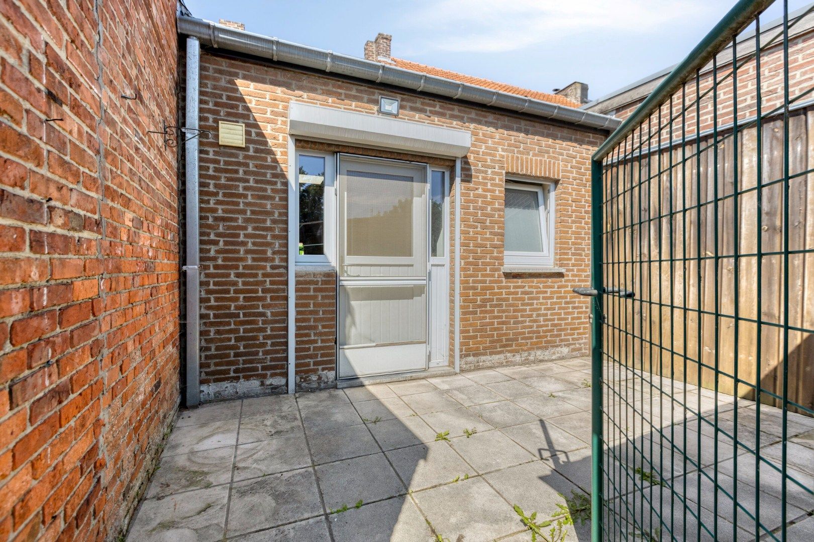 Gezellig ingerichte woning met hobbyruimte en tuin + toegang achterom foto 20