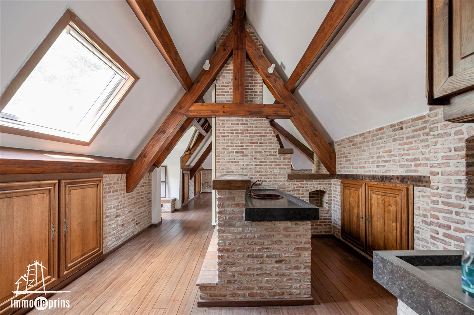 Ruime villa in residentiele wijk foto 26