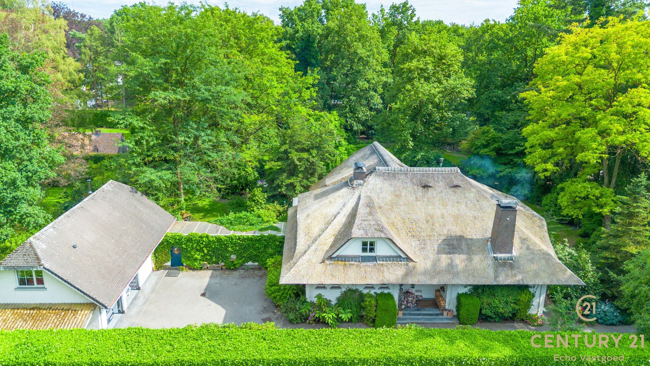 Karaktervol landhuis met prachtige tuin van ca 2128m² foto 33