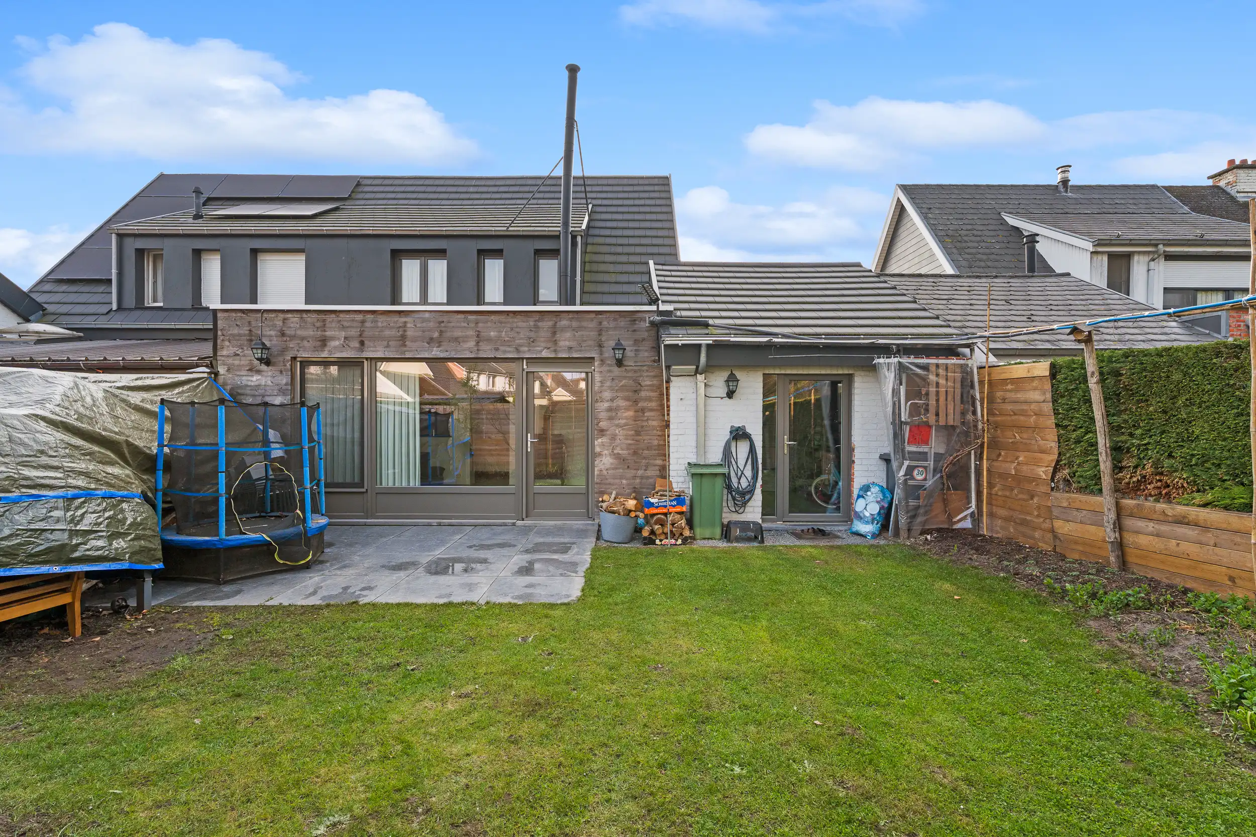 Centrum gelegen gezinswoning met garage en tuin! foto 14