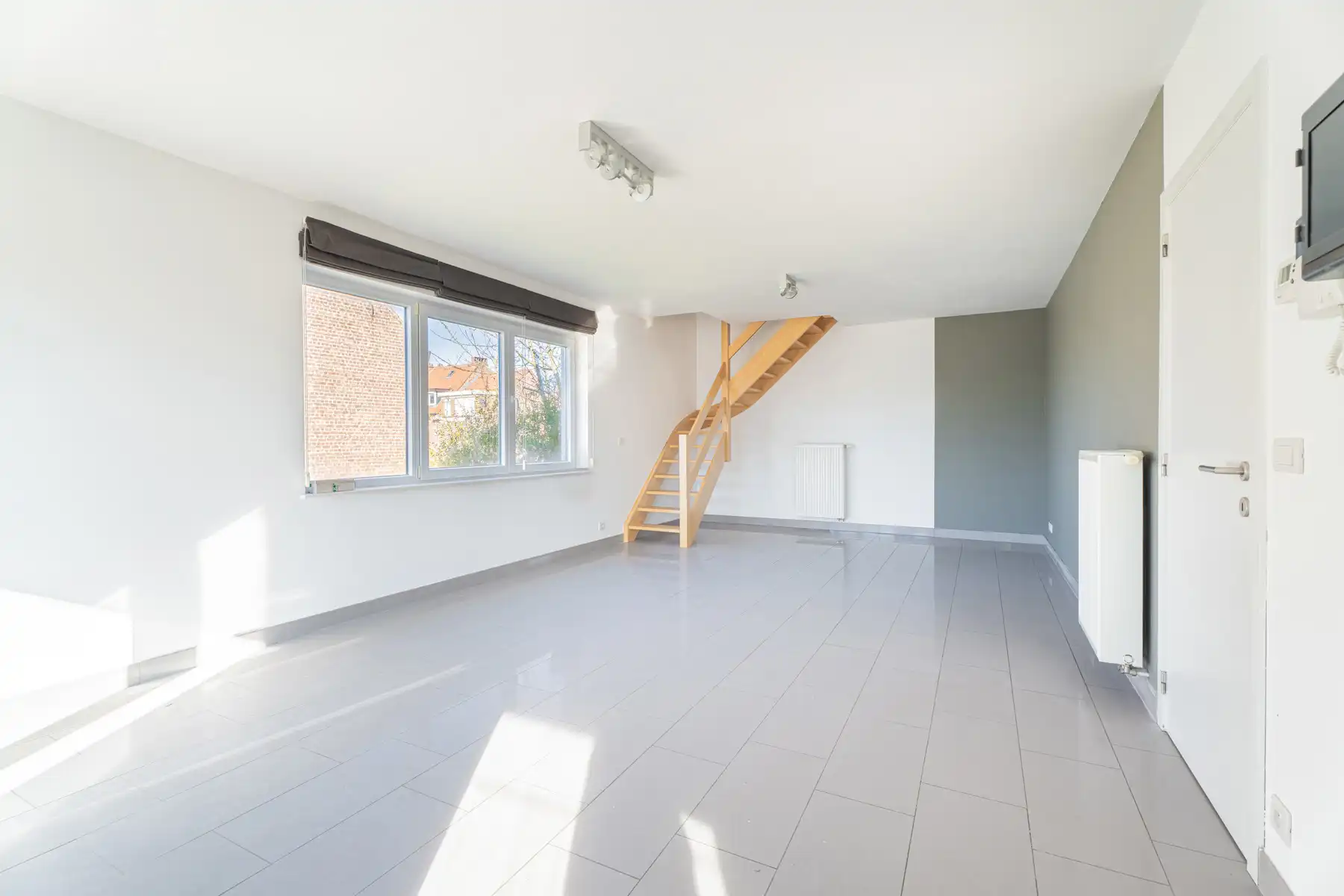 Ruim instapklaar duplex appartement te Sint-Pieters-Leeuw foto 2