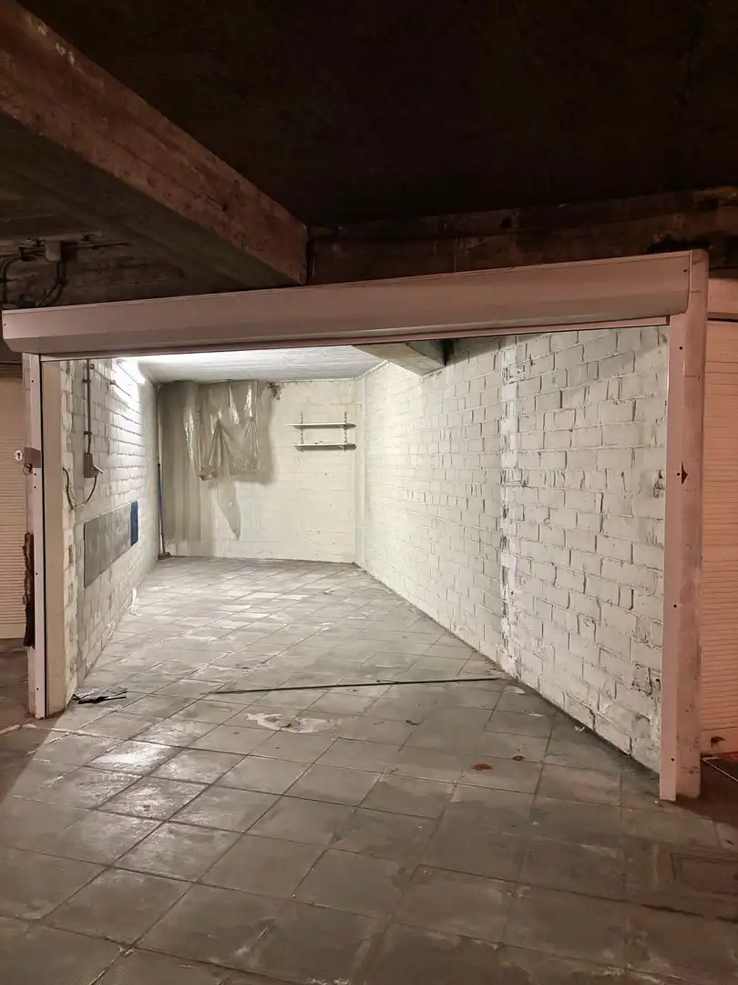 Garage te koop foto {{pictureIndex}}