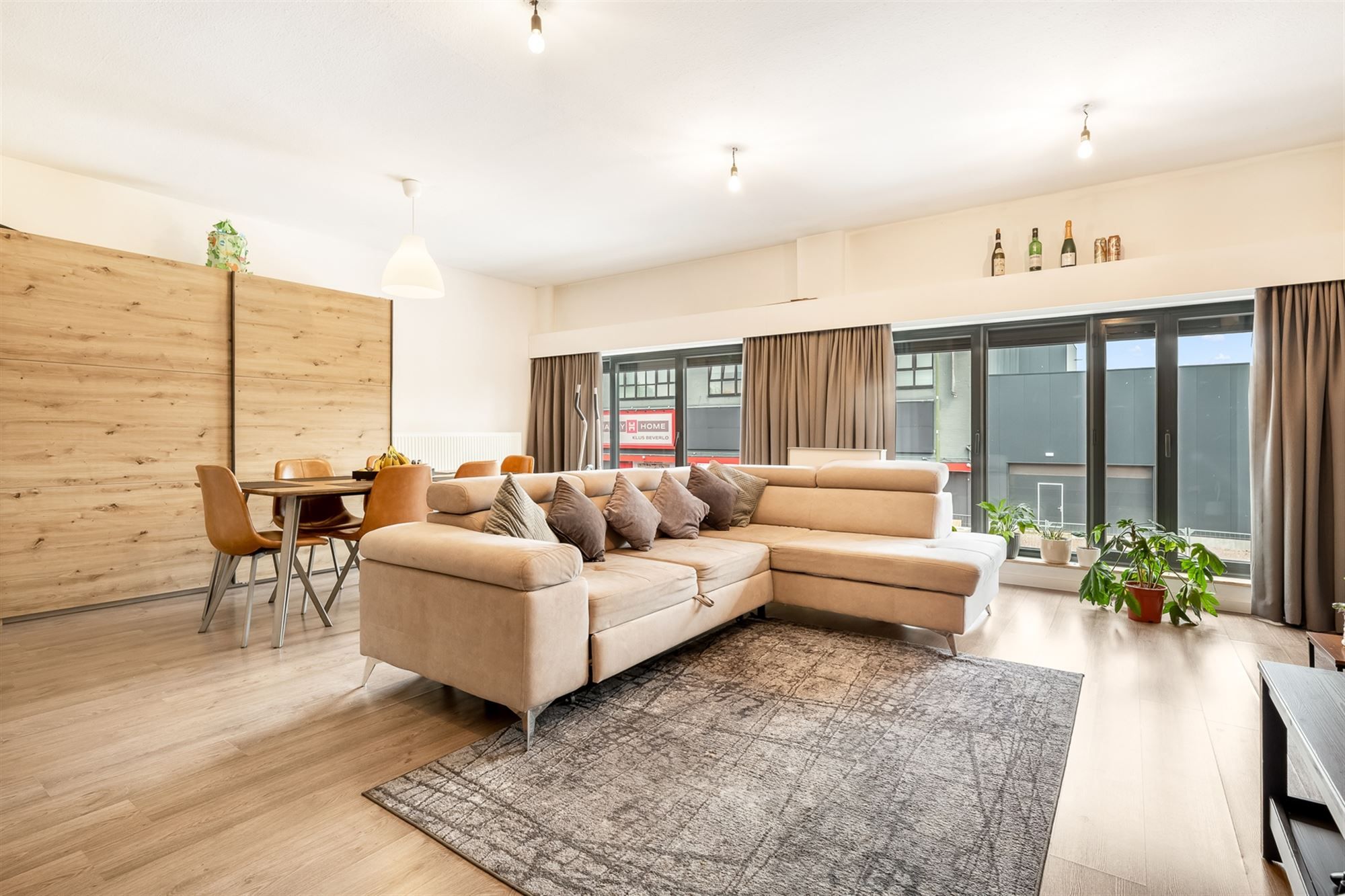 PERFECT ONDERHOUDEN DUPLEX APPARTEMENT MET 4 SLAAPKAMERS TE BEVERLO foto {{pictureIndex}}