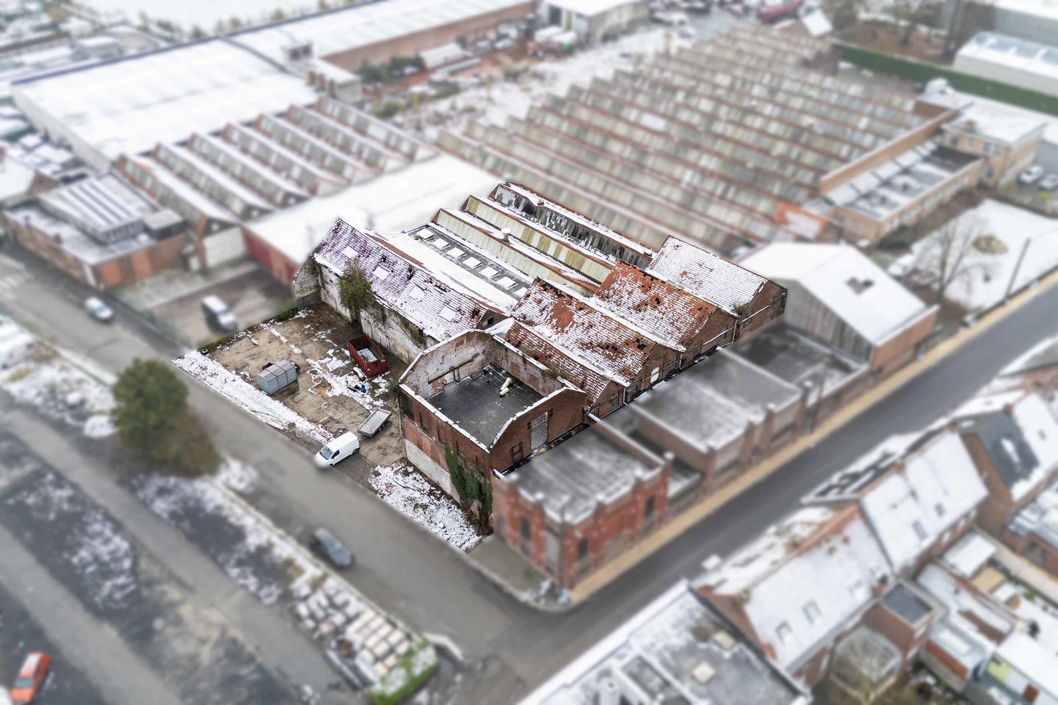 Te renoveren industrieel pand met veel potentieel & ruimte! foto 2