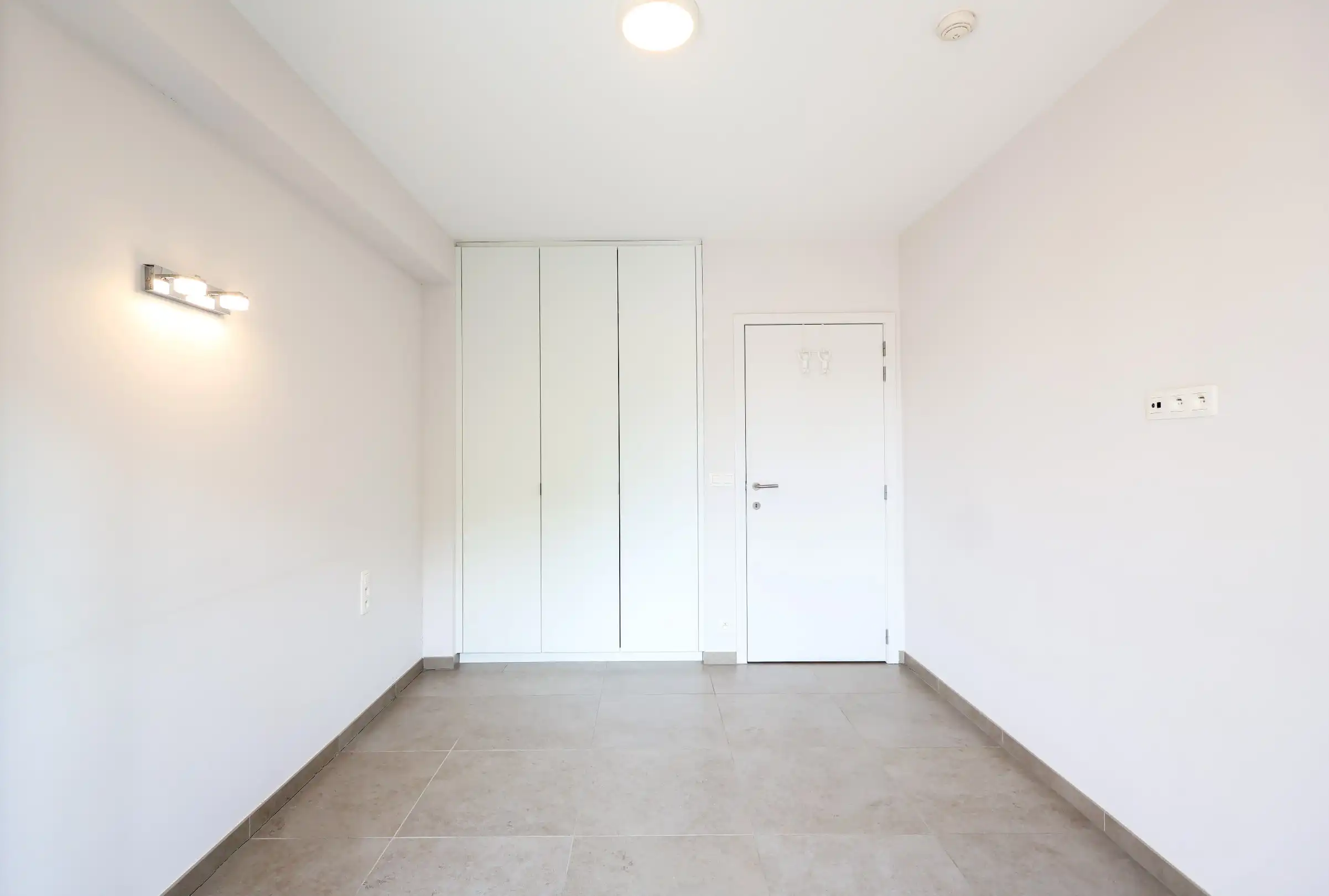 Instapklaar appartement met terras op toplocatie! foto 13