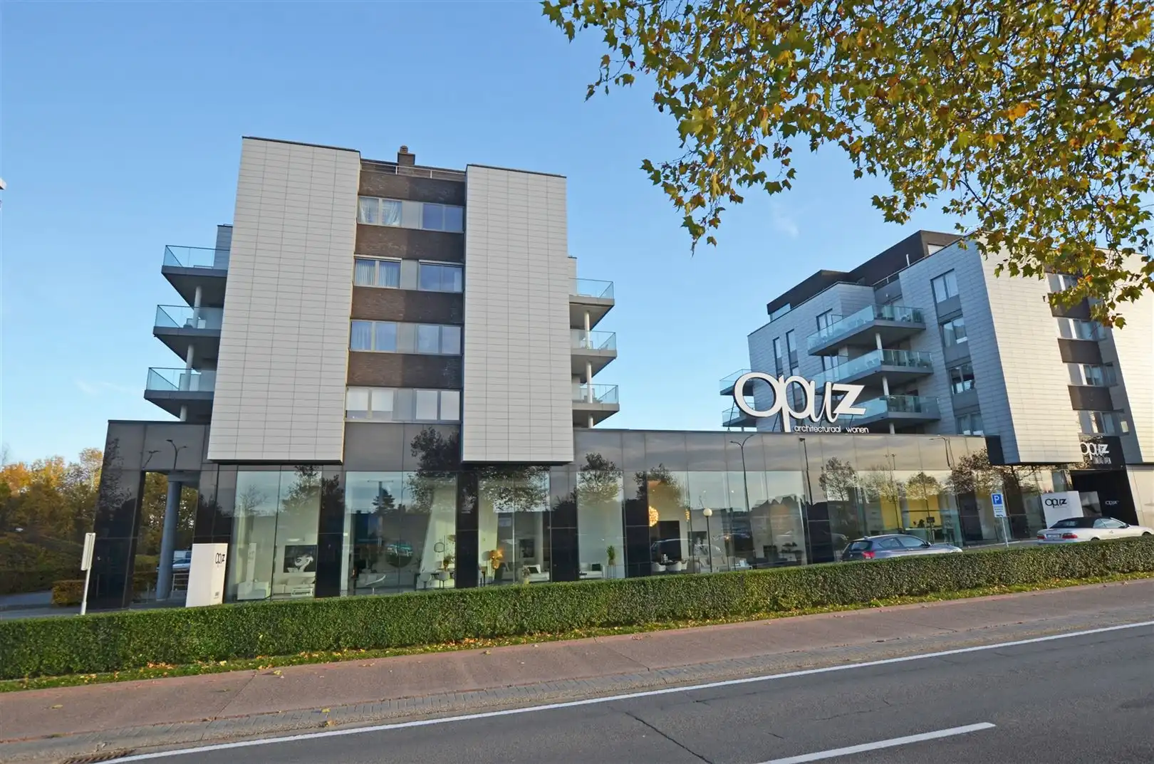 Ondergrondse autostaanplaats op goed bereikbare locatie foto {{pictureIndex}}