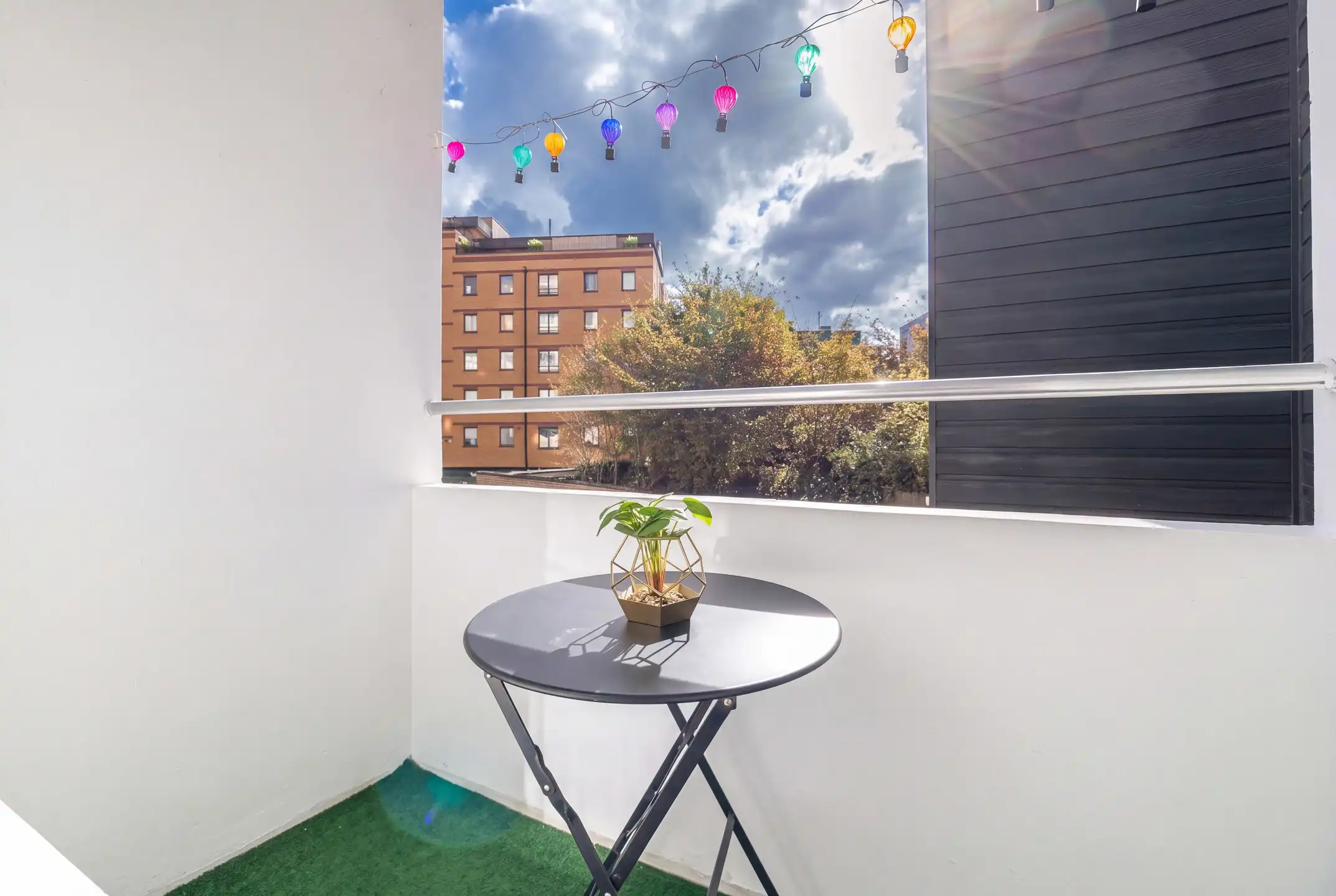 BERCHEM –Gerenoveerd 1-slaapkamerappartement met ZUID terras foto 7