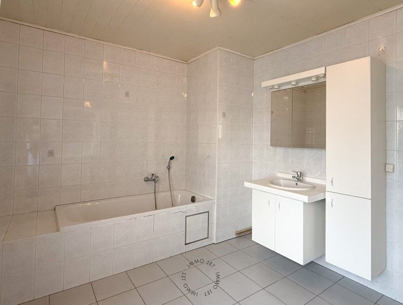 Ruim duplex appartement met 2 slaapkamers nabij centrum Beveren foto 19