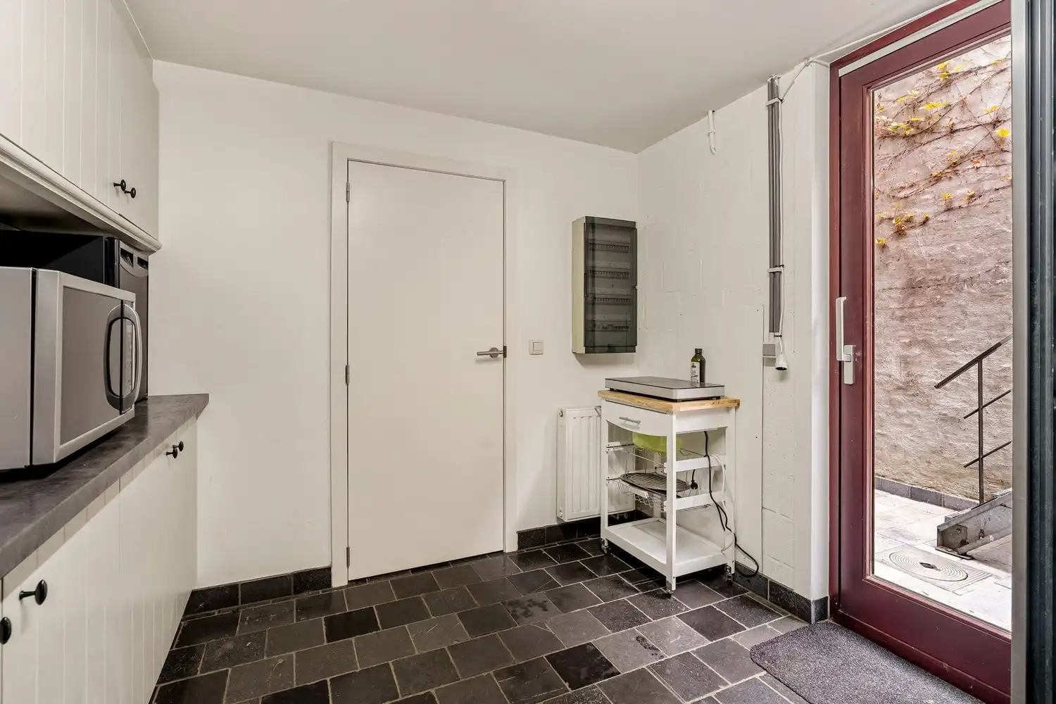 Grondig en stijlvol gerenoveerde burgerwoning met 5 slaapkamers, 3 badkamers en een tuin te centrum Leuven! foto 11