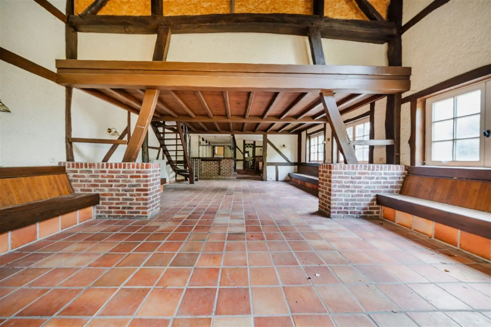 Handelscomplex met appartement in centrum Landen foto 23