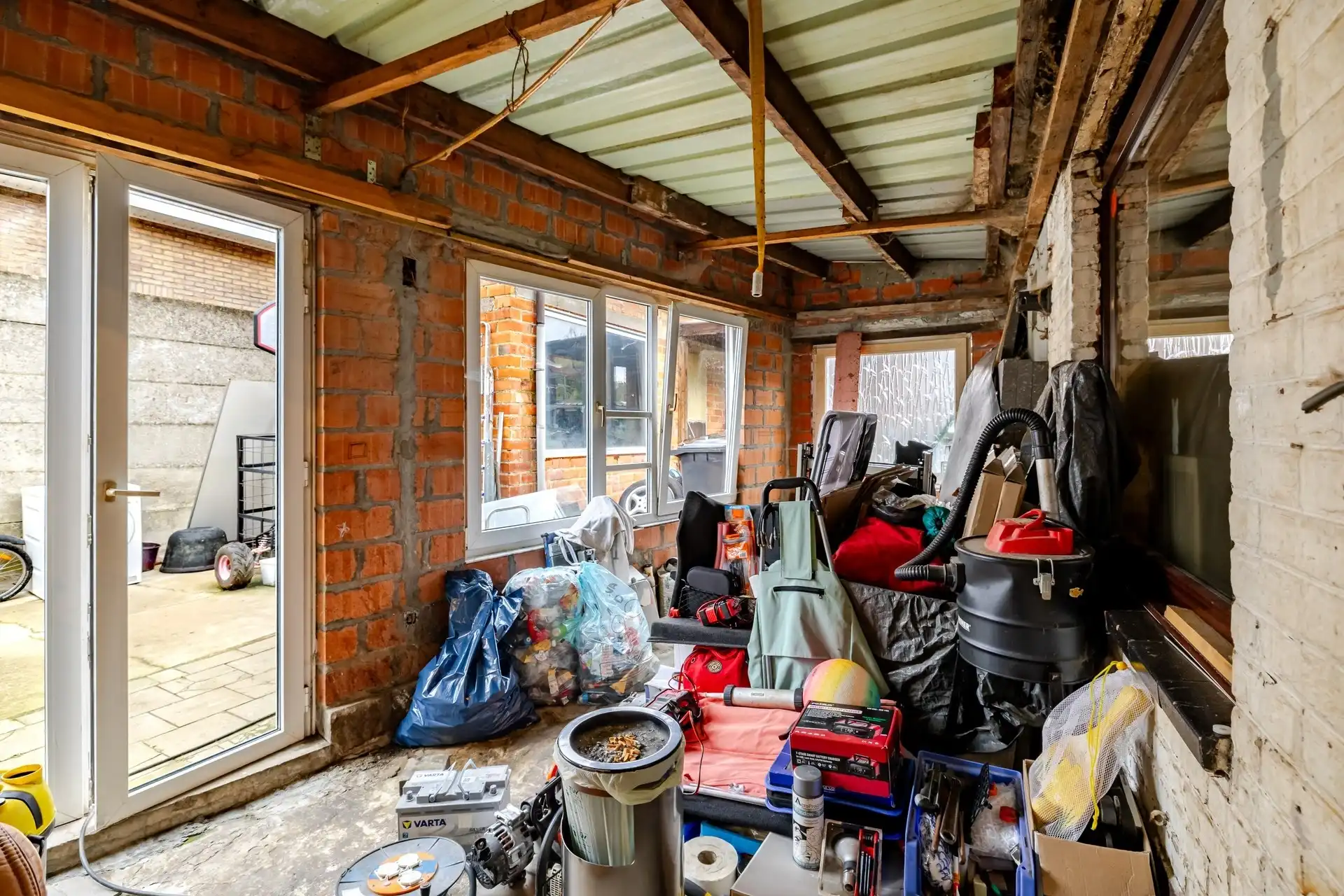 Te renoveren woning of projectgrond met tal van mogelijkheden in Wanzele! foto 12